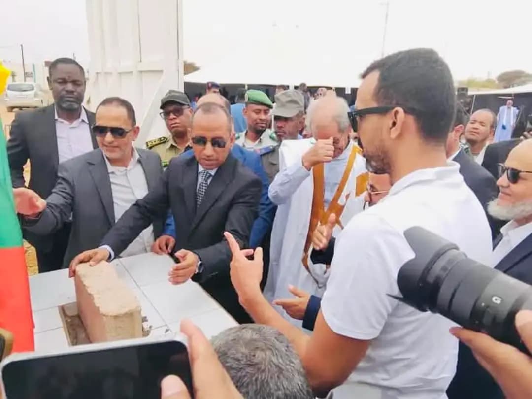 خيرية اسنيم تُدشِن مشاريع وتضع الحجر الأساس لفضاء عمومي بالزويرات